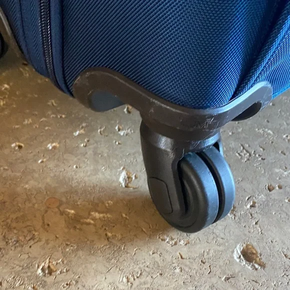 TUMI Carry On Navy Travel Luggage telescopic handle - Picture 5 of 16